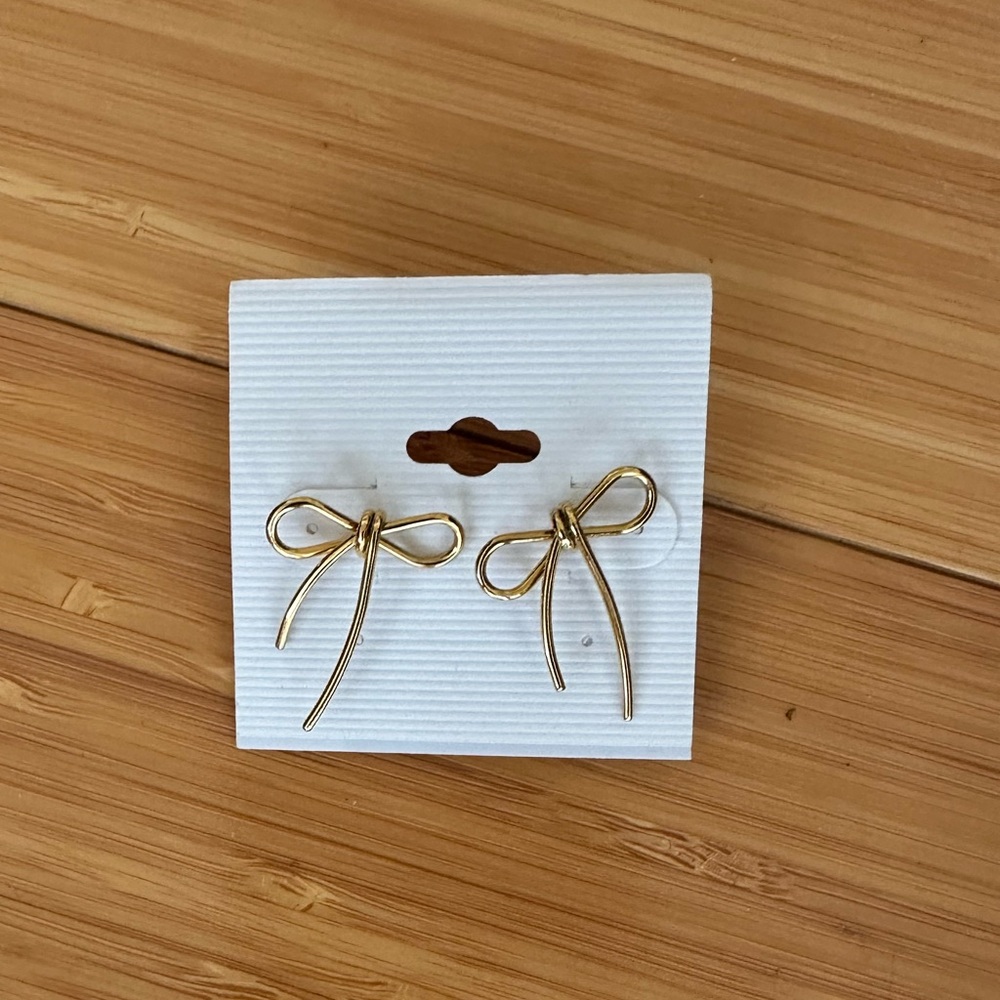 3 for $20 🎉🎊🎉Gold Bow Earrings